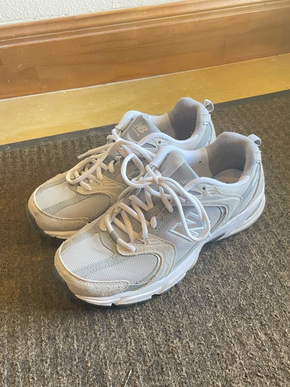 New Balance Light Grey Mesh and Suede Sneakers size 8 lightly worn
